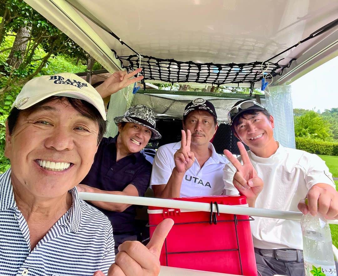 設楽洋のインスタグラム：「野尻湖から帰って朝一で読売ゴルフ倶楽部…⛳️🏌️‍♂️ 我ながらタフだね😅 U-NEXTの宇野さんと近藤マッチさんと山野幹夫ちゃんと❣️ もちろん…晴れ男参上☀️ #読売ゴルフ倶楽部 #宇野康秀 #近藤真彦 #山野幹夫」