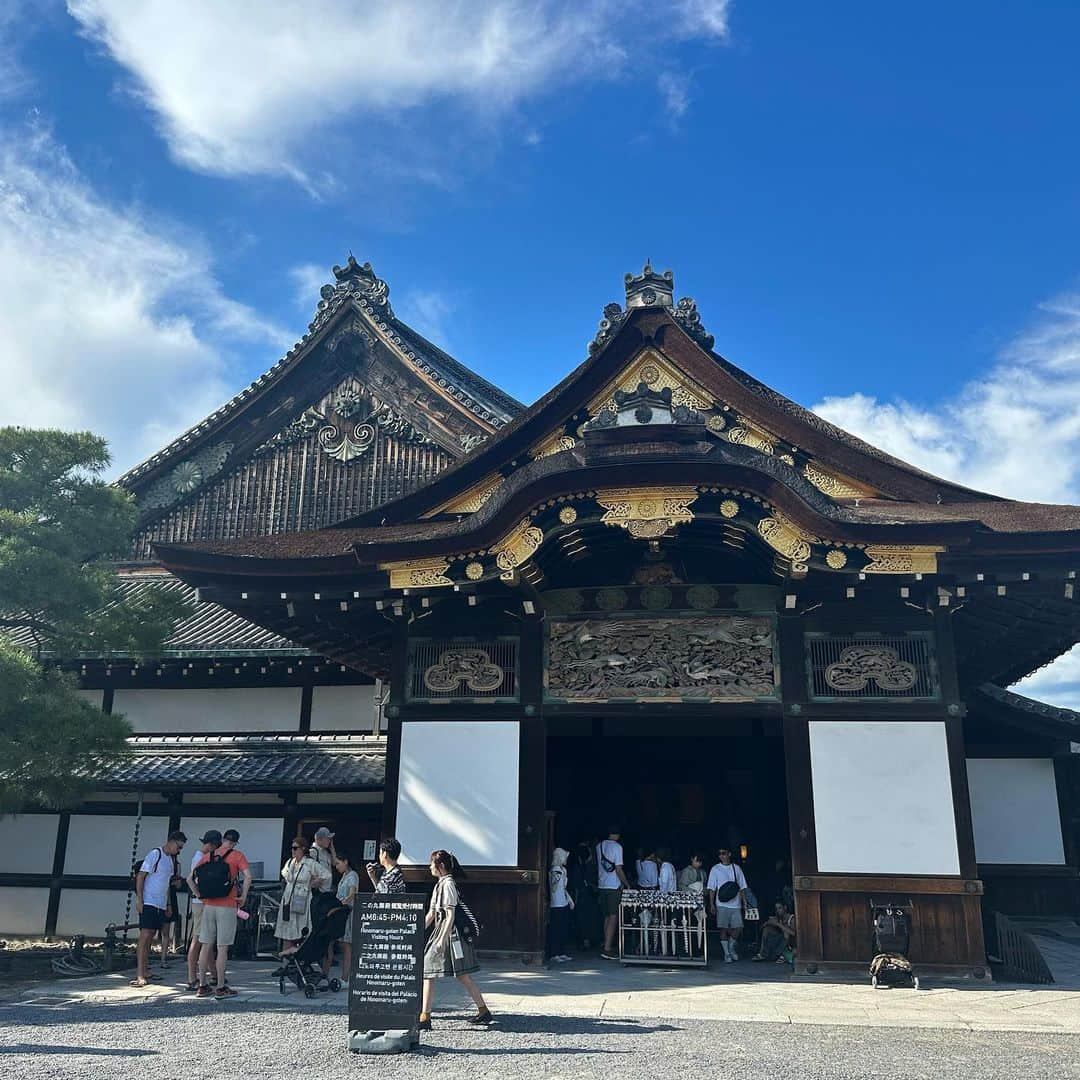 本田奈也花さんのインスタグラム写真 - (本田奈也花Instagram)「ポーズが決まらず、、結局ピース✌️😊 暑すぎてせっかく髪の毛を巻いたのに２日連続で束ねました😇 #京都#関西#kyoto#嵐山#渡月橋#二条城#二の丸御殿#天龍寺#京都観光#福岡#アナウンサー#本田奈也花」8月28日 23時48分 - nanaka_honda