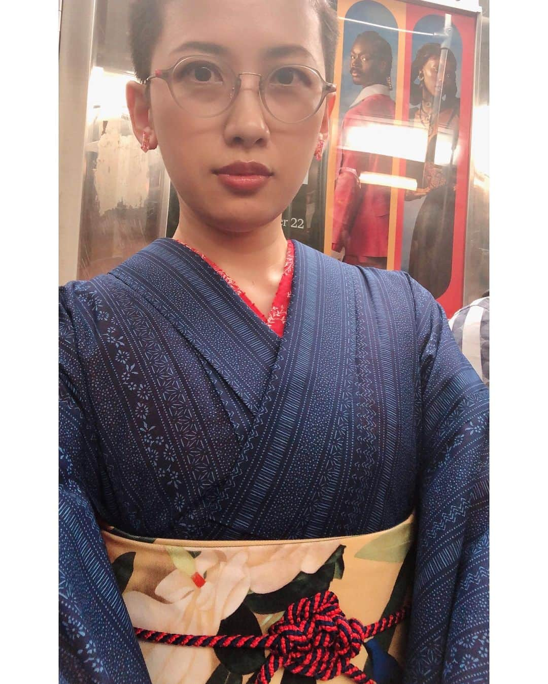 岡田育さんのインスタグラム写真 - (岡田育Instagram)「Summer kimonos are sheer layered. This one is also machine washable! ☀️⛄️👘🛟🍺🐐 The obi was taken from “a bluebird and a magnolia tree” by #kokeikobayashi  @themuseumofmodernart  . 涼しいけど小雨予報もあった日、家で洗えるものしか着てない。 #福服 で買った帯締め、冬物だろうけど #泉屋 の浮き輪っぽいのでマリンルックということで（？）。駆け寄ってきた見知らぬ人が「スマホ貸しなさい私が全身撮ってあげる！」と大量にシャッター切ってくれたけど大半が二枚目みたいな出来だった。ありがとね。 . #夏着物 #夏着物コーデ #ポリ絽小紋 #洗える着物  #ワンピ襦袢 @kimonomodern  #半幅帯 #白華小禽 #小林古径 @gofukuyasan  #文庫片流し #和紙ソックス #玉結び #theynewyork #がま口ポーチ  #キモノ #リサイクル着物 #着物女子 #kimonofashion  #japanesekimono  #👘🔰 #着物修行中  #kimonostyle #kimonofashion  #着物スタイリング #カジュアル着物 #普段着着物 #kimonolovers #着物好き」8月28日 23時49分 - okadaic