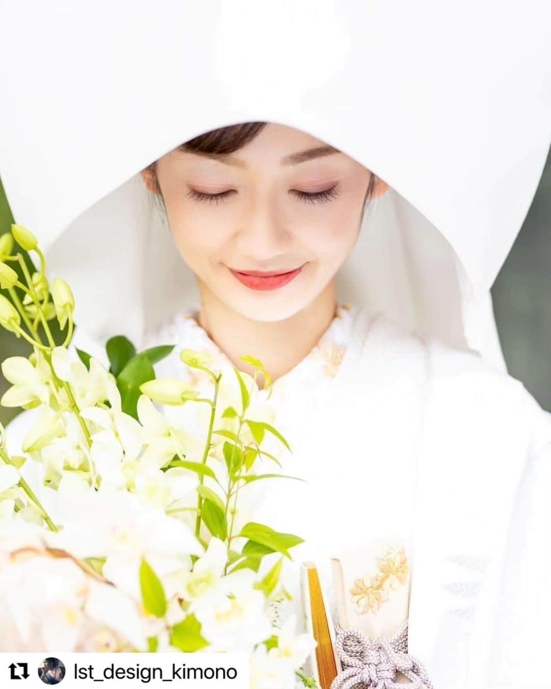益田麻衣のインスタグラム：「お友達から連絡をもらい、、、 去年撮影した写真を載せてもらっております！！  @lst_design_kimono さんで、みなさんが素敵なお着物に出逢えますように✨✨  #wedding #ウェディング #着物 #和装 #結婚式 #写真 #前撮り #ウェディングモデル #モデル #フリーモデル」