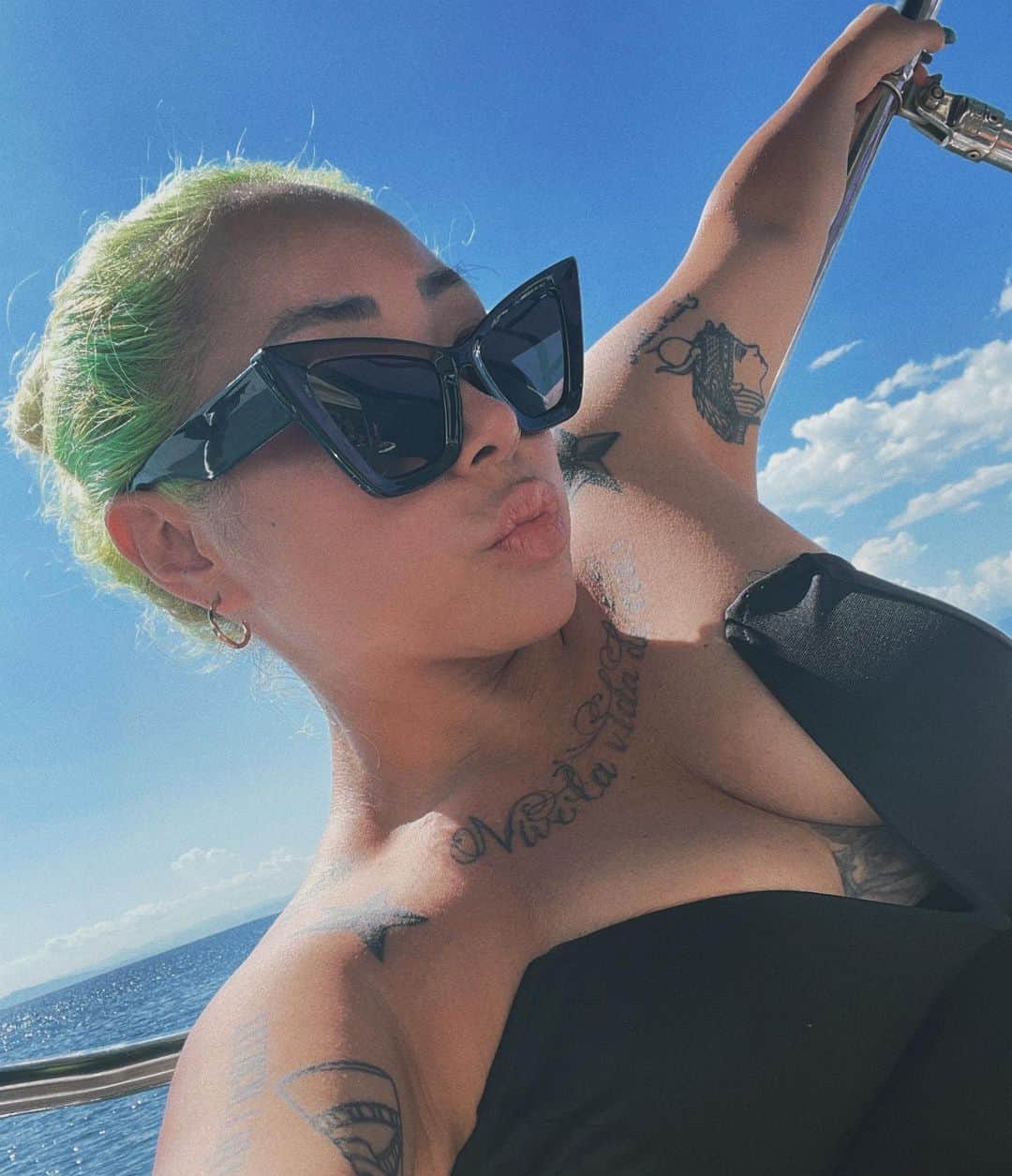 ルナのインスタグラム：「Summer time🐬🐬🐬」