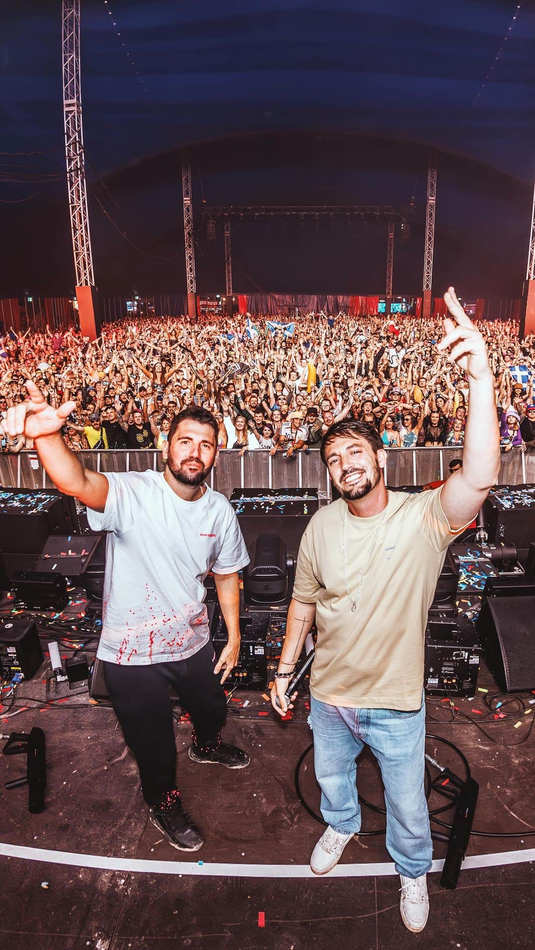 Dimitri Vegas & Like Mikeのインスタグラム：「UK, we’ve missed you guys! Thank you for bringing the energy last weekend 🇬🇧❤️」