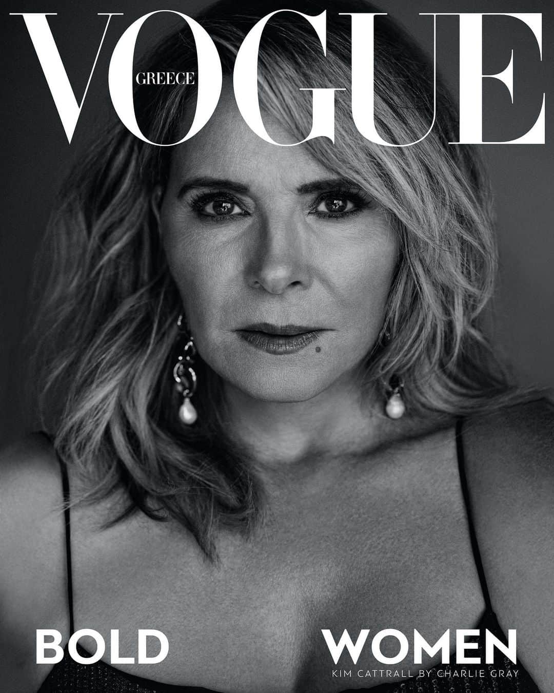 キム・キャトラルのインスタグラム：「H @kimcattrall , η θρυλική ηθοποιός που έχει γράψει ιστορία στον χώρο της τηλεόρασης και του κινηματογράφου, φωτογραφίζεται αποκλειστικά για τα εξώφυλλα της Vogue Greece και μιλάει στο @vlasis_kostouros για τις προκλήσεις που αντιμετώπισε στην καριέρα της και τη θέση της σύγχρονης γυναίκας στο Hollywood. Μη χάσετε τη Vogue Greece Σεπτεμβρίου, ένα τεύχος αφιερωμένο στις δυναμικές γυναίκες που έσπασαν γυάλινες οροφές. Αυτή την Κυριακή 3/9 στα περίπτερα μαζί με την @kathimerini   @kimcattrall, the star who made history in the TV and film industry, is photographed exclusively for the covers of Vogue Greece and talks to @vlasis_kostouros about the challenges she faced in her career and the current position of women in Hollywood. Don't miss the Vogue Greece September issue, devoted to bold women who broke the glass ceiling. Available this Sunday 3/9 on newsstands with @kathimerini   Editor-in-chief: @thaleiavoguegr Creative and Fashion Director: @nicholasgeorgiou_ Art director:  @rinetta_._ Photographer: @charliegraystudio Fashion Editor: @mrfabioimmediato Makeup artist: @kyrapanchenko_mkup @yonkausa @eisenbergparis Hairstylist: @kimmykuppkakes @voelhair Production Manager: @jojodaniil Special thanks: @thegreenwichhotel  This story's interview, videos, and photography predated the SAG-AFTRA strike.」