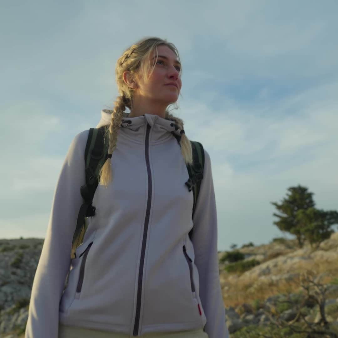 テンソンのインスタグラム：「A cosy, quick drying & comfortable hoodie for women designed for an active every day lifestyle. ⁠ ⁠ #tenson #theswedishoutdoorbrand」