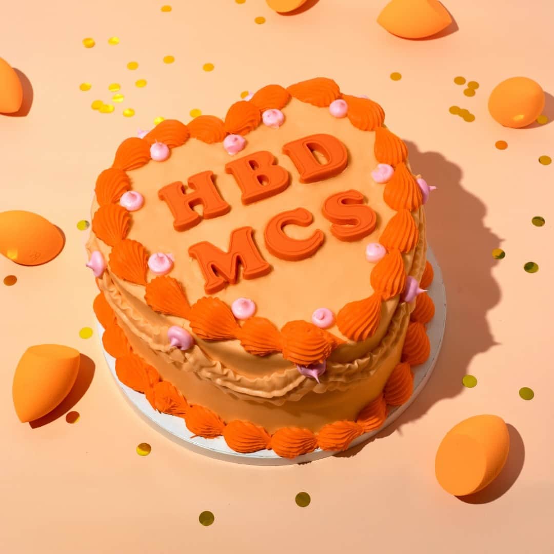 Real Techniquesのインスタグラム：「Always eat cake, never look cakey. 🍰  Grab a new MCS from your nearest @ultabeauty and @target!」