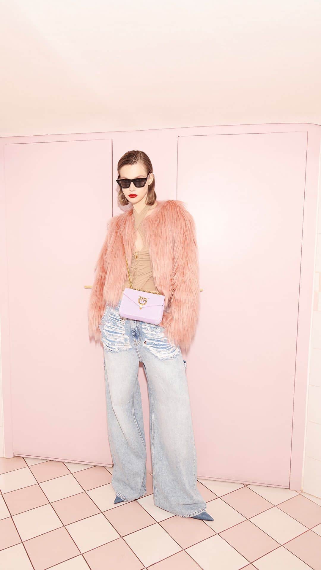 PINKOのインスタグラム：「Take a look at these special backstage contents! #PINKO #FW23」