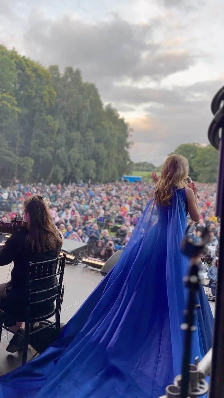 キャサリン・ジェンキンスのインスタグラム：「*Sound on* Behind the scenes at Last Night of the Proms @lytham_hall 🇬🇧 Thanks for being such a wonderful audience! #music #livemusic #classicalmusic #orchestra #promseason #proms #england #wales #Lytham #blackpool #Dresses #gowns #WestEnd #Broadway」