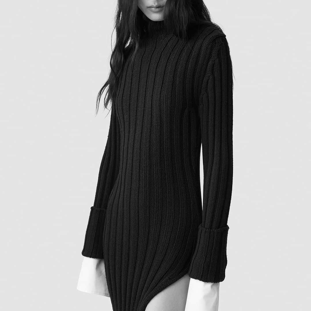 アン ドゥムルメステールのインスタグラム：「Cyntia Long Asymmetric Sweater. #AnnDemeulemeester」