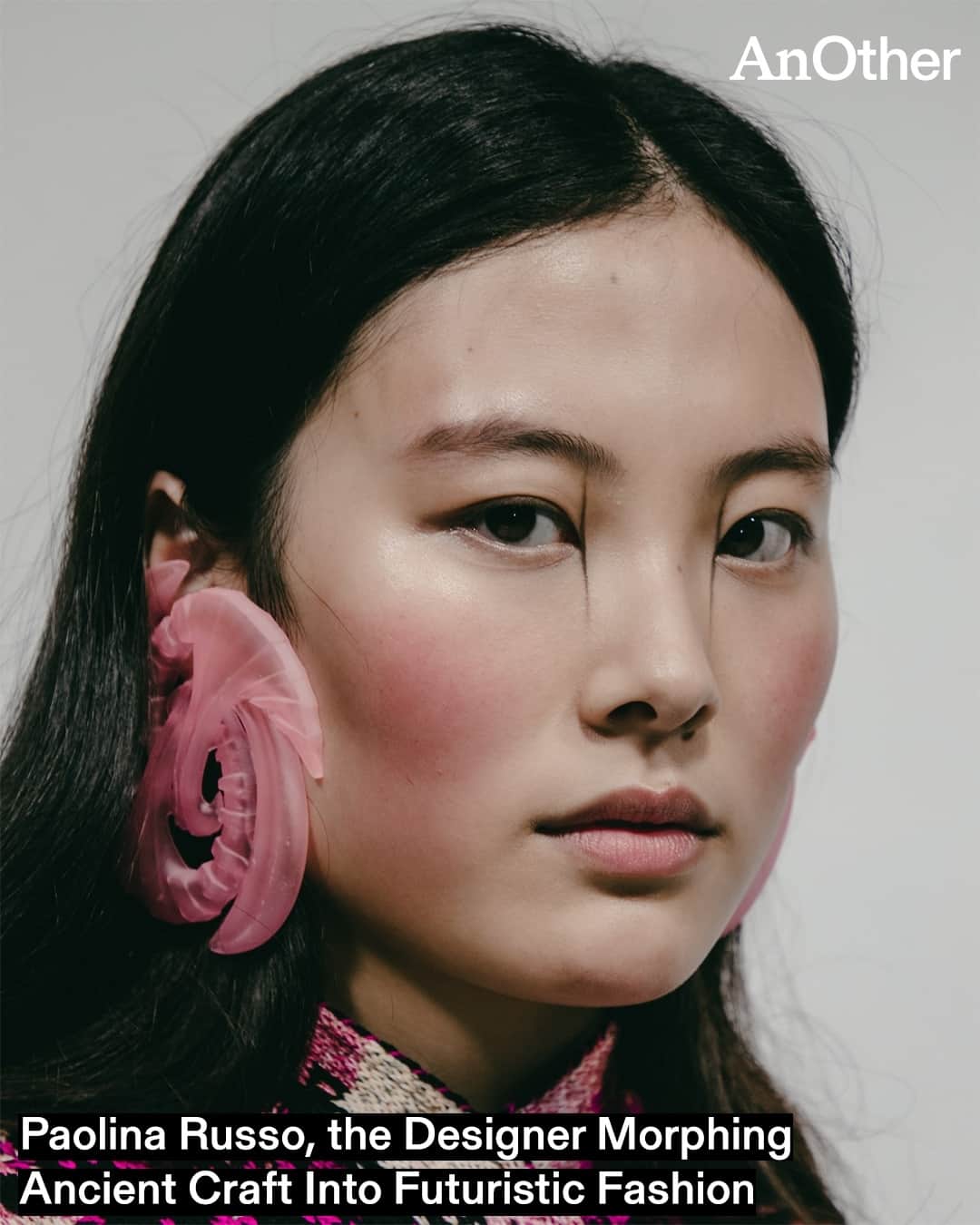 AnOther Magazineのインスタグラム：「Together with fellow CSM graduate @lucileguilmard, @paolina_russo crafts exquisite sculptural knitwear that balances futuristic references with a folkish heritage ꩜⁠ ⁠ After graduating from @mafcsm, Paolina Russo launched her eponymous label alone, until a “cosmic moment” brought her together with Lucile Guilmard. “We shared a studio together and then one morning we just said ‘Look, can we do this together?’” Russo tells @mad.e.leiner. “And that’s when the brand really flourished – when there were two minds behind it, a merging of two creative communities.”⁠ ⁠ Flash forward, and their Spring/Summer 2024 collection, Monolith, was presented at @cphfw as part of the Zalando Visionary Award. At the link in bio, the duo speak to AnOther about the endless possibilities of knitwear, futuristic folklore, and their rigorous approach to sustainability 📲⁠ ⁠ 📸 Paolina Russo Spring/Summer 2024. Photography by @fruit__looop, Styling by @samiagiobellina⁠」