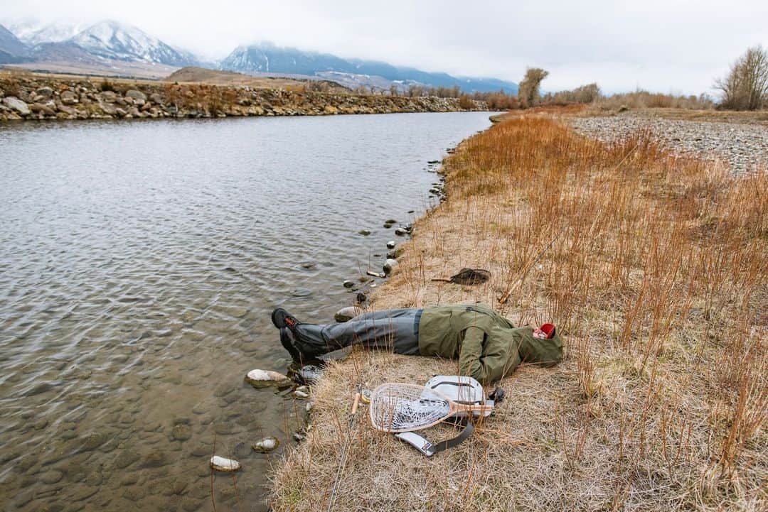patagoniaさんのインスタグラム写真 - (patagoniaInstagram)「Another rough day at the office. Jason Leach puts in a full shift on a Montana trout stream.   Photos: Brent Doscher (@bdoscher)」8月29日 0時11分 - patagonia