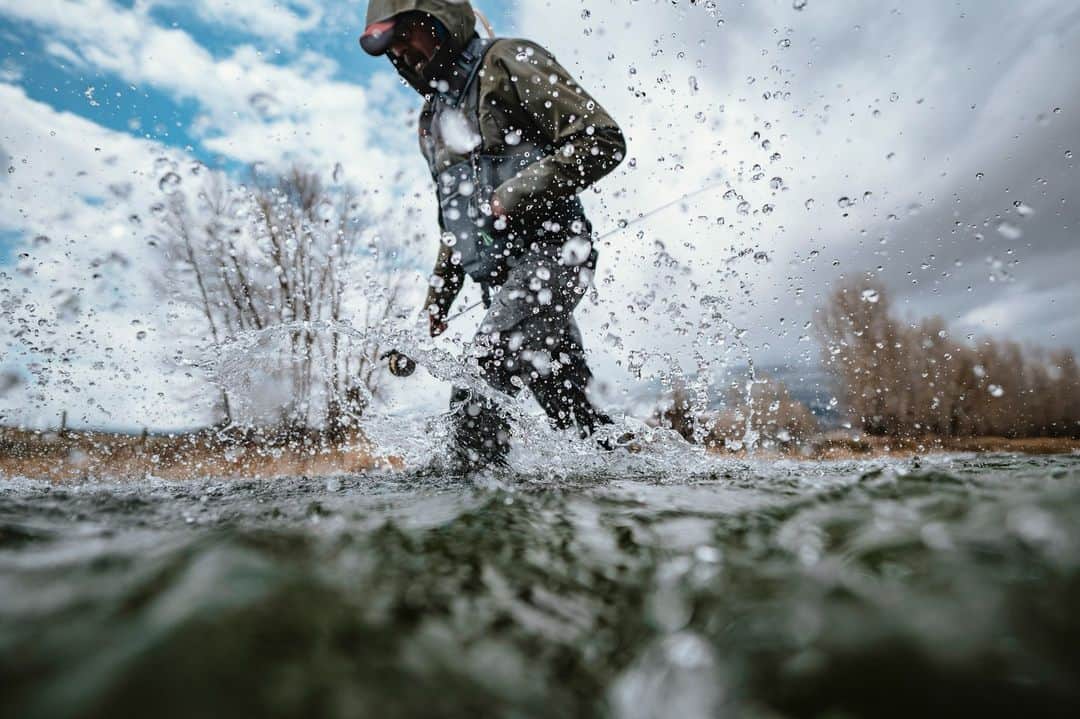 patagoniaさんのインスタグラム写真 - (patagoniaInstagram)「Another rough day at the office. Jason Leach puts in a full shift on a Montana trout stream.   Photos: Brent Doscher (@bdoscher)」8月29日 0時11分 - patagonia