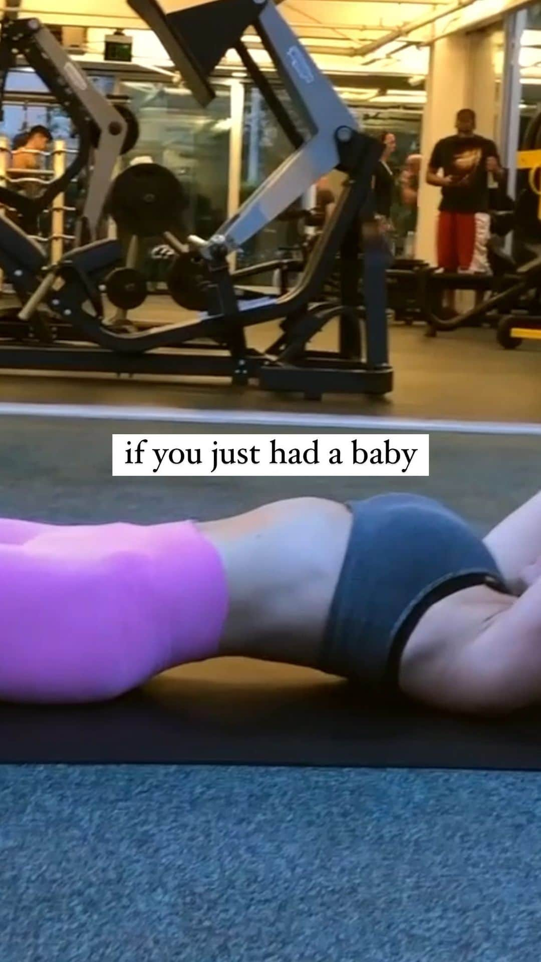 アンナ・ニコル・スミスのインスタグラム：「Do you (or did you) feel pressured to get back to your usual workouts immediately post baby?  (Tag or share this with a new or expecting mama 🤰🥰)   Let me tell you, YOU WILL GET THERE!! 💕 but give it time  I’ve gotten so many DMs from women saying how defeated they felt post-baby, how they assumed they’d be right back to their workouts as usual  and when they weren’t, they felt like something was wrong  EVEN IF you worked out your entire pregnancy, it’s so normal to need to ease back into things and in fact, it’s SO BENEFICIAL to take a step back and really focus on reconnecting with your inner core muscles, first  This doesn’t mean you can’t get back to lifting for months and months, not at all. And everyone’s body is different!  But everyone’s labor and delivery and recovery is different too, which is something you can’t predict and will have a huge impact on how quickly and at what intensity you can return to fitness  At the end of the day, don’t compare your postpartum journey to anyone else’s, PLEASE 🩷 move your body and listen to your body, and you’ll be back to crushing your killer workouts (and be much better connected to your inner core) before you know it 💪🥰  If you need help with reconnecting to your core postpartum, my Restore Your Core program is in my @fitbodyapp.  They’re On Demand classes where I walk you through proper form for each and every move the whole class through ☺️ link is in my bio to try it FREE for 7 days.   Just in time for our challenge starting NEXT WEEK!! 😉🔥  #postpartum #fbgcommunity #annavictoria」