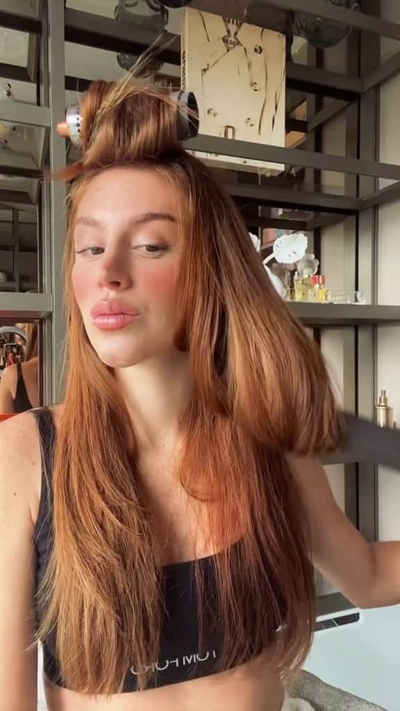 マリ・マリアのインスタグラム：「Se arrume comigo hoje 🫶🏻」