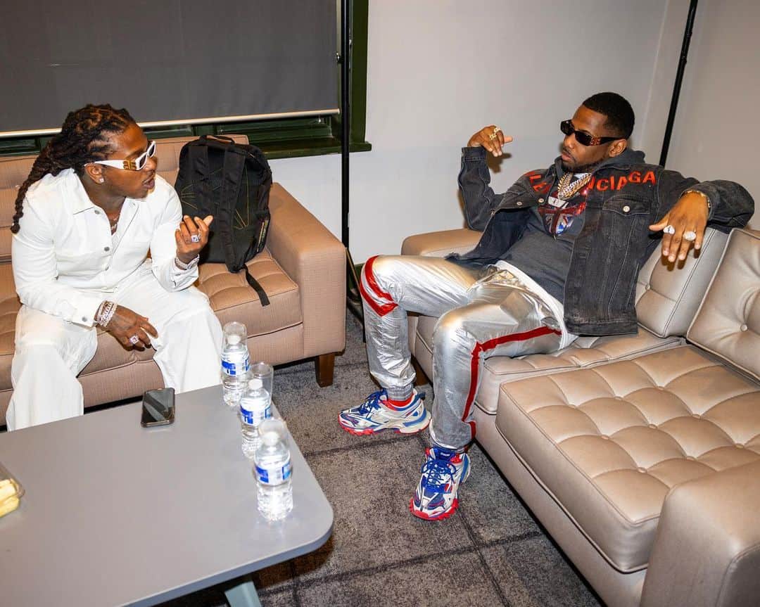 ファボラスのインスタグラム：「Kings don’t speak English, they speak Kinglish… I scoop a chick from Queensbridge, she coming back a Queen b!t€h..  @jacquees [shot by @drevinciwrks]   #MANCHESTER 🇬🇧」