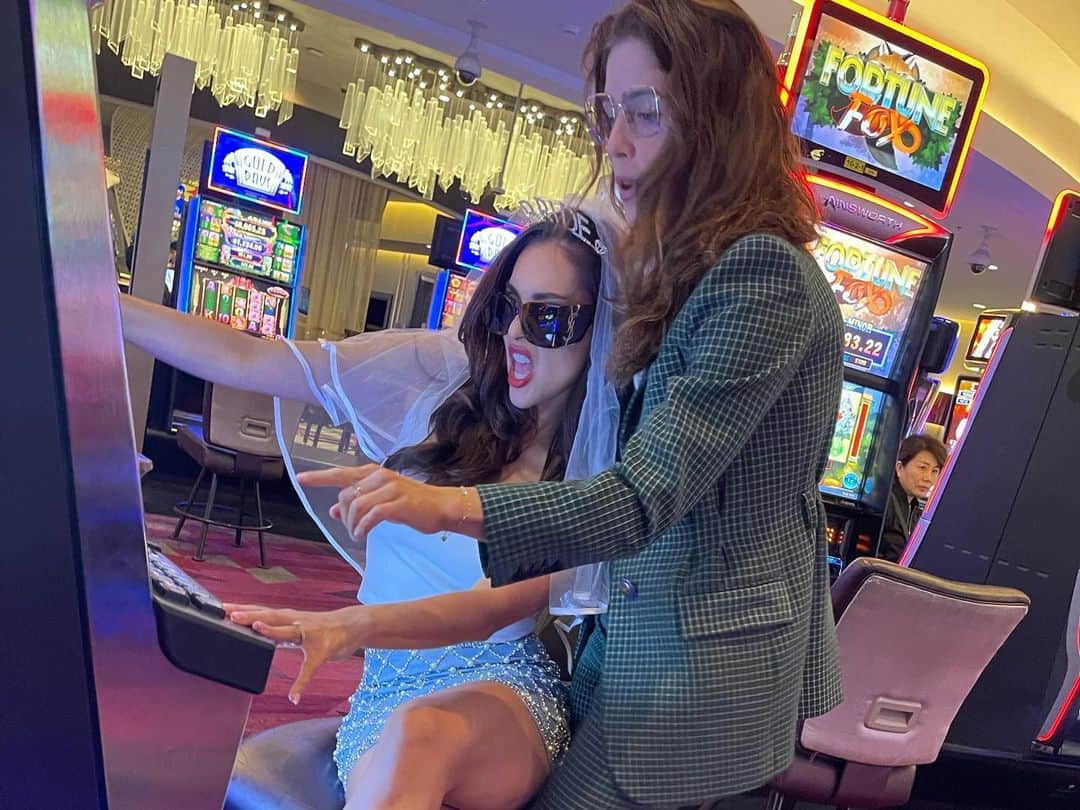 リンジー・モーガンさんのインスタグラム写真 - (リンジー・モーガンInstagram)「My financial advisors approved this.  @jwmarriottvan  #jwmarriotvan」8月29日 1時00分 - linzzmorgan
