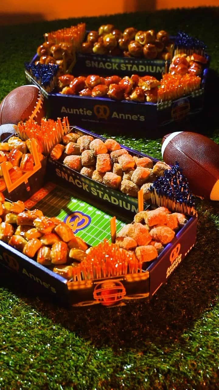 アンティ・アンズのインスタグラム：「PRETZEL SEASON IS HERE! SCORE A TOUCHDOWN ALL SEASON LONG WITH THE SNACK STADIUM! IT’S GAME TIME.」