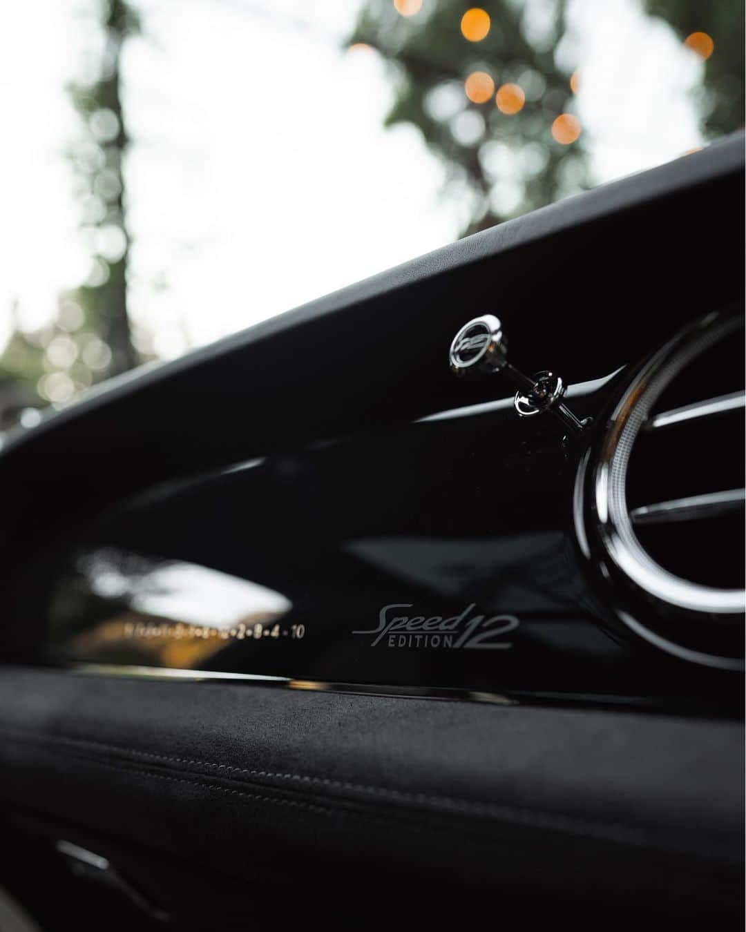 ベントレーさんのインスタグラム写真 - (ベントレーInstagram)「A drive as good as it looks 📷: @bentleywestlakevillage  _ #Bentley #Bentayga Speed Edition 12 WLTP drive cycle: combined fuel consumption: 21.7 mpg (13 l/100 km), combined CO₂: 294 g/km」8月29日 1時07分 - bentleymotors