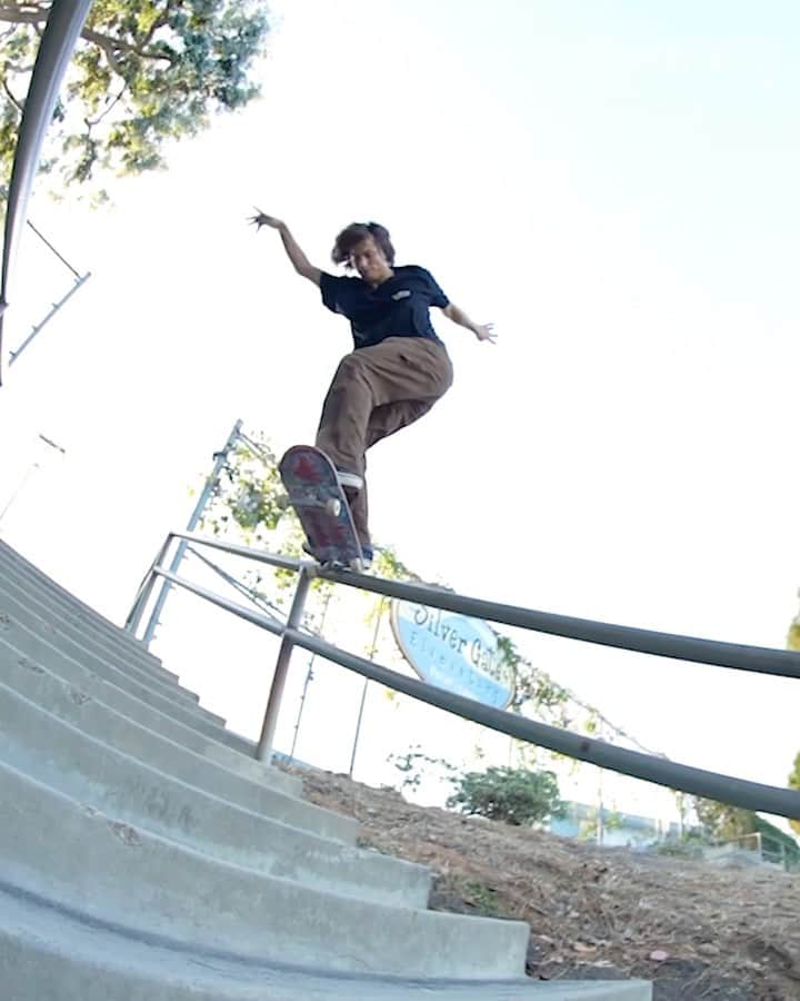スラッシャーのインスタグラム：「🚨 @alexwillms making big moves for @sk8mafia 🔨」