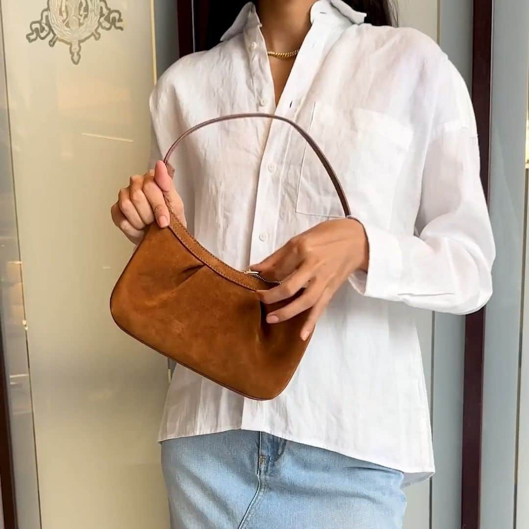 Harrodsのインスタグラム：「Into the #quietluxury aesthetic? You need to know about #Elleme. New to #Harrods, this Parisian brand has grown a cult following for its minimalist handbags. Case in point ⬆️  Coming soon to harrods.com.  #HarrodsFashion」