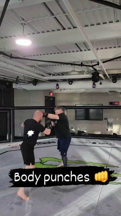 ロイ・ネルソンのインスタグラム：「Monday Mailbag! Hwy fights this week... body punches 👊 someone is going down. Love hwy fights.......」