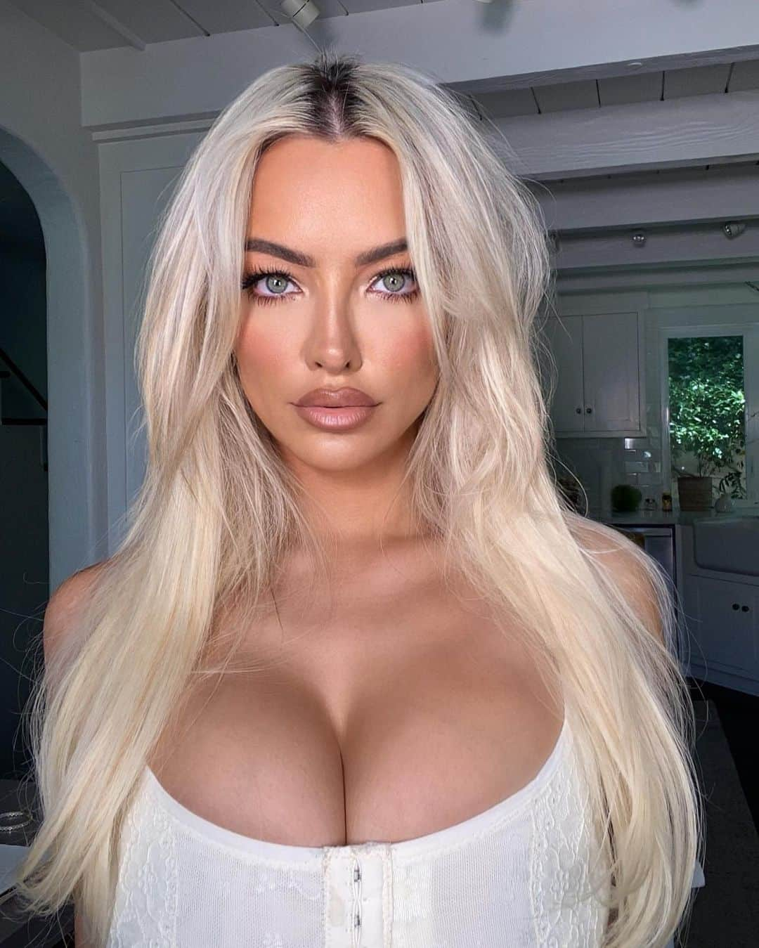 リンジー・ペラスさんのインスタグラム写真 - (リンジー・ペラスInstagram)「hello」8月29日 1時46分 - lindseypelas