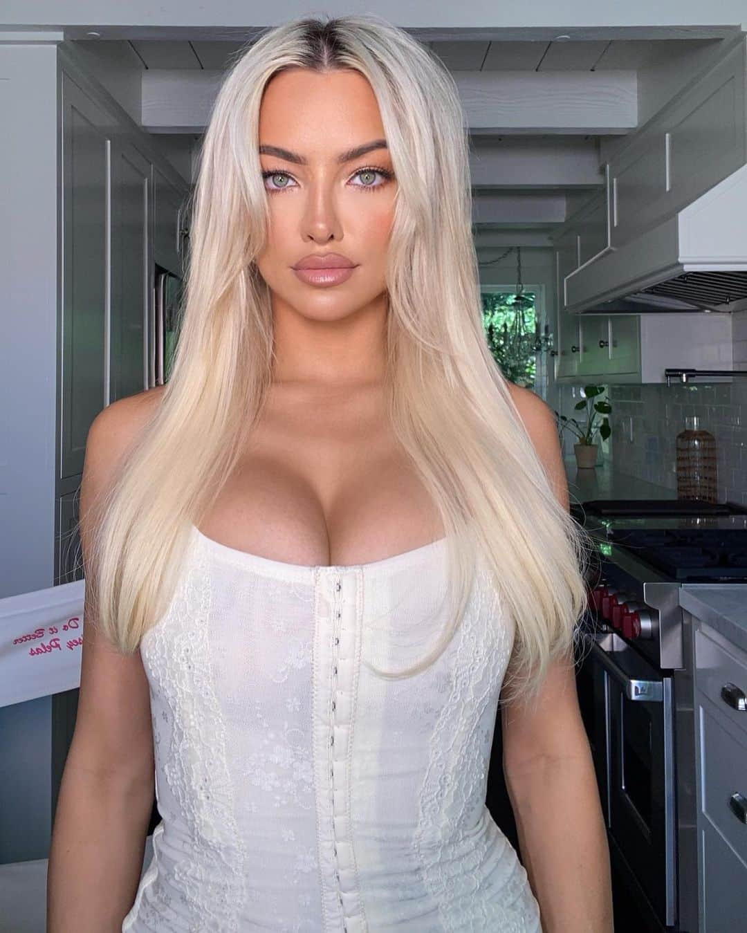 リンジー・ペラスさんのインスタグラム写真 - (リンジー・ペラスInstagram)「hello」8月29日 1時46分 - lindseypelas