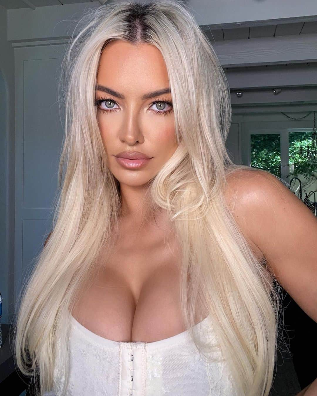 リンジー・ペラスさんのインスタグラム写真 - (リンジー・ペラスInstagram)「hello」8月29日 1時46分 - lindseypelas