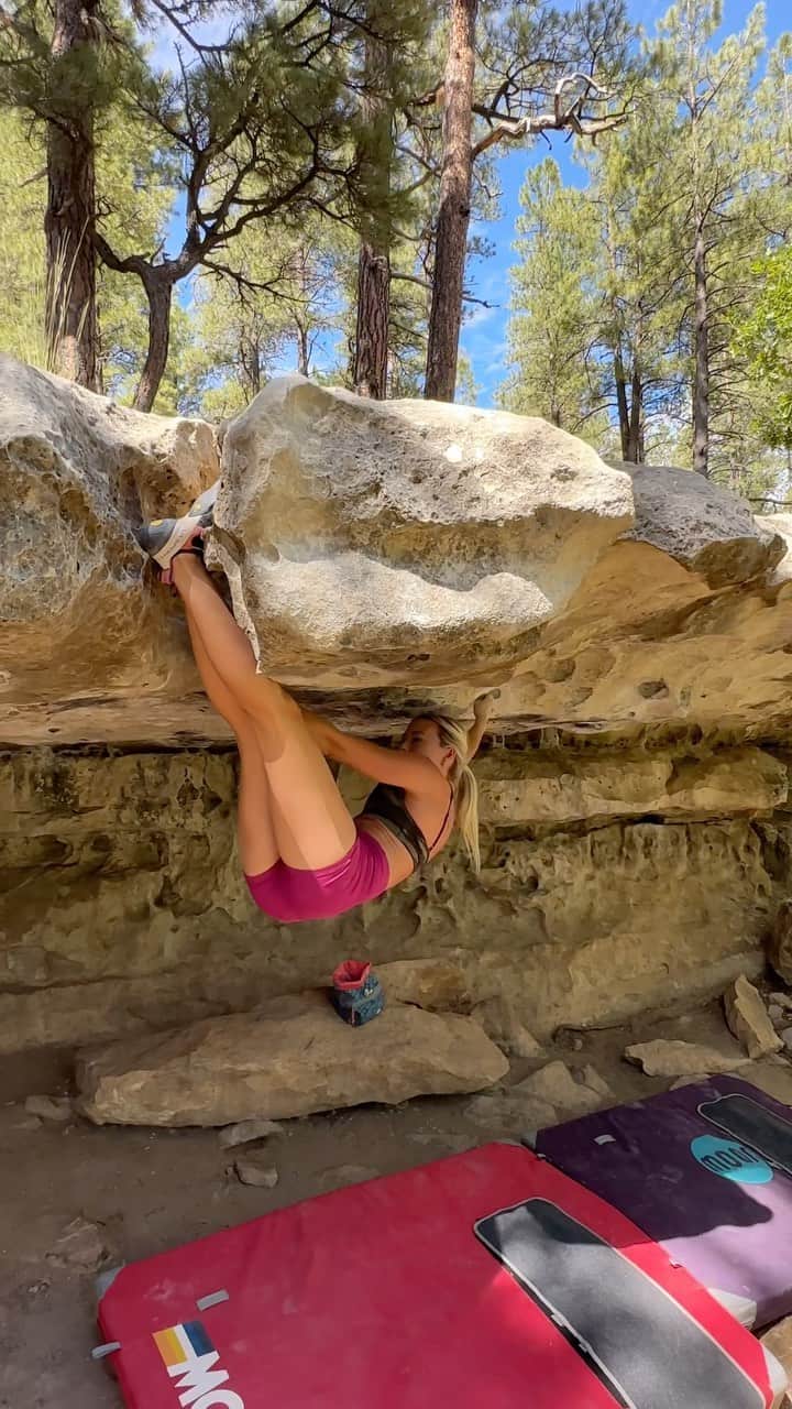 シエラ・ブレア・コイルのインスタグラム：「Twister, V6 Priest Draw, AZ  Another Priest Draw classic 🔥 Definitely a must do if you’re in the area 💪🏼  🎥: @b_enix_  @moonclimbing │ @moonclimbingwomen │ @myclimbapp │ @oncruxofficial │ @perfecthydration」