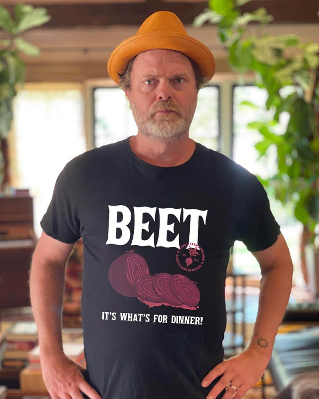 レイン・ウィルソンのインスタグラム：「What's for dinner? Beets me. But you can join myself, Steve Carell, @AngelaKinsey for a swanky dinner party in LA—and score this great tee just by entering.   ⬇️ Tag your dinner date in the comments & enter to win at TheOfficeDinnerParty.com. Entries support my charity @lidehaiti.」