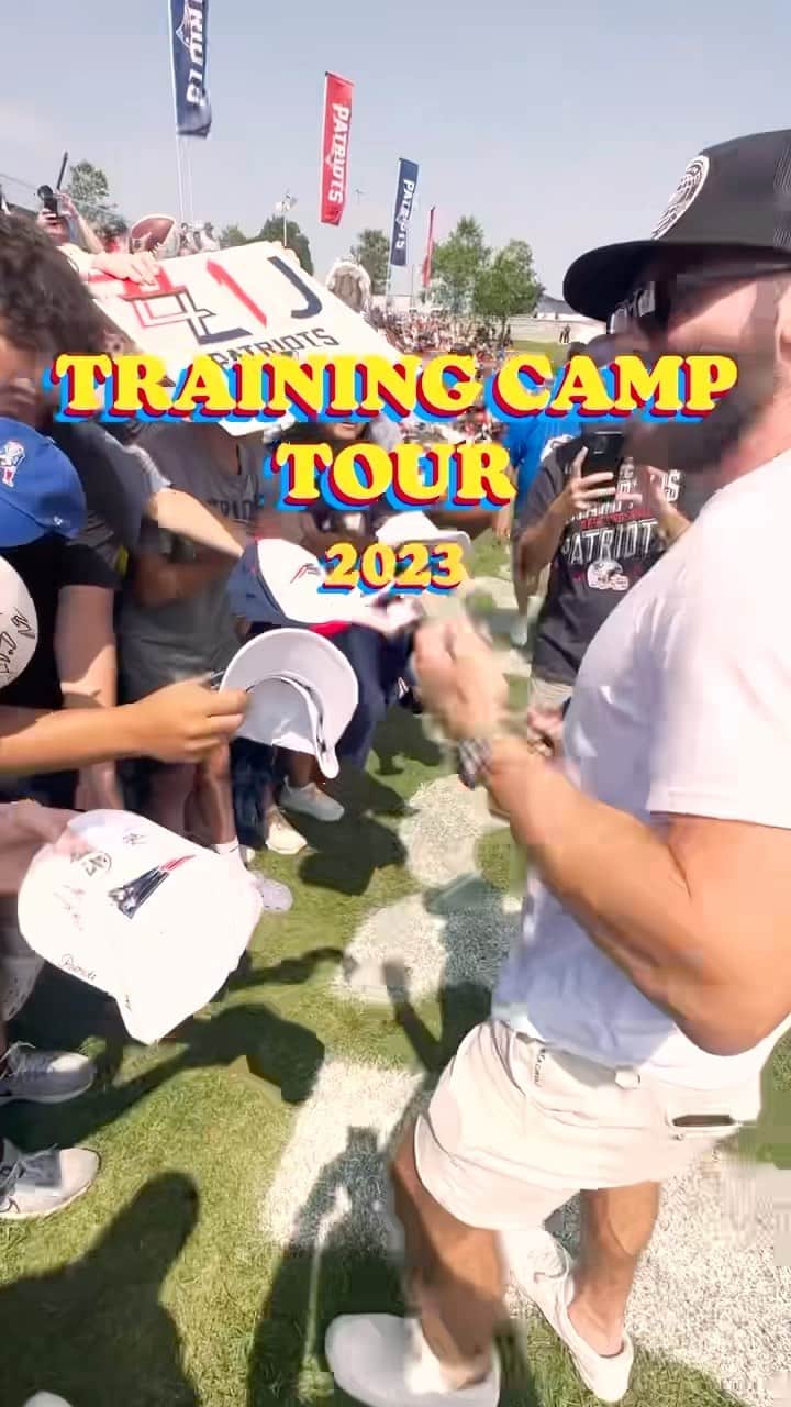 ジュリアン・エデルマンのインスタグラム：「And if you look out to your left you’ll see the RPO offense #nfltrainingcamp」