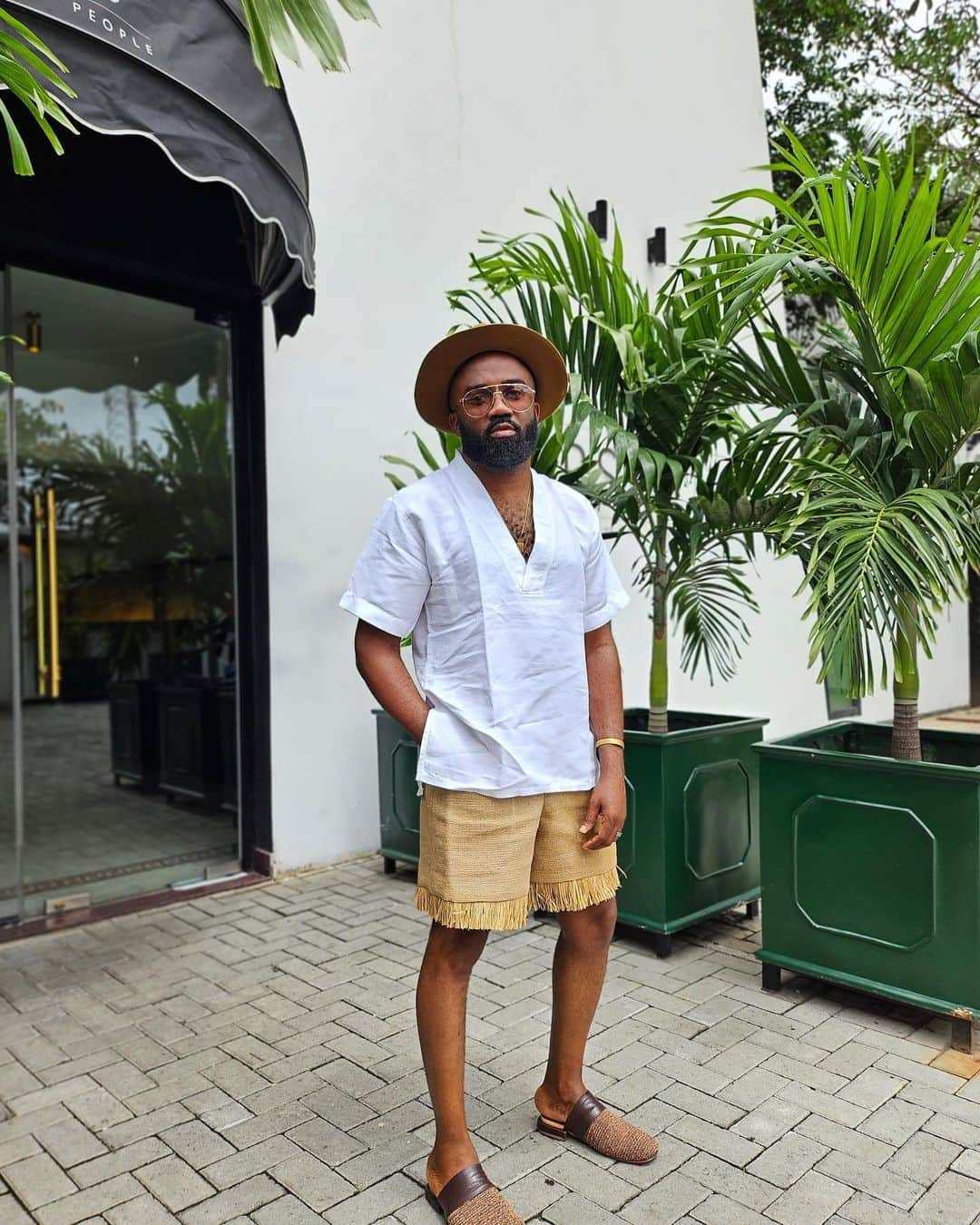 ノーブル・イグウェのインスタグラム：「Sometimes, a solo date is all you need to restart a lonely Monday. Pictures taken by my all new @samsung_nigeria Z Flip 5.」