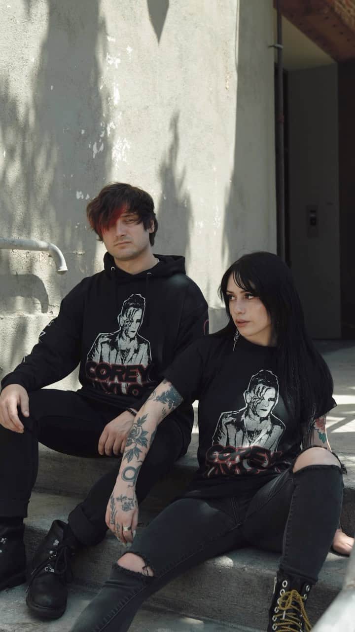 のインスタグラム：「Getting closer & closer to the CMF2 release date. If you haven’t already, head to store.coreytaylor.com now to bundle the record with a limited edition hoodie or t-shirt. Link in bio/stories.」