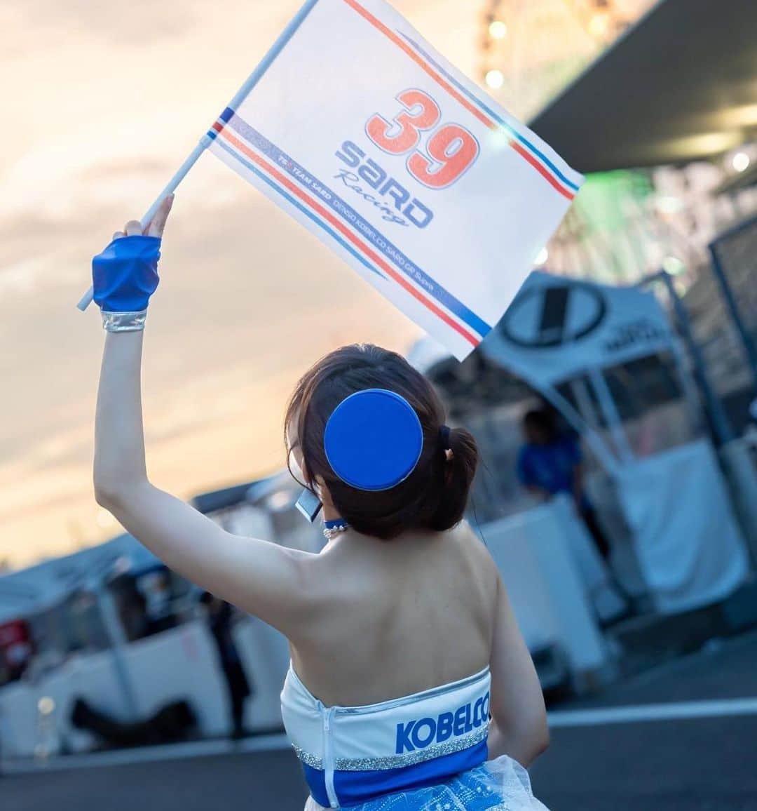 宮瀬七海さんのインスタグラム写真 - (宮瀬七海Instagram)「SUPERGT第5戦鈴鹿 TGR TEAM SARD2位表彰台☺️👏✨✨  ファンミーティングで言ってくれた通りの かっこいい走りでしたよね！！！  応援は力になりますっ☺️✨✨✨ 一緒にSARDを応援して下さった皆さんと この瞬間を喜べて嬉しかったです！！！ 本当にありがとうございました💙❤️  . . #TGRTEAMSARD #表彰台 #2位 #🥈 #鈴鹿サーキット  #SUPERGT #スーパーgt  #レースクイーン #KOBELCO #KOBELCOGIRLS #sardracing」8月29日 13時31分 - nanami_miyase