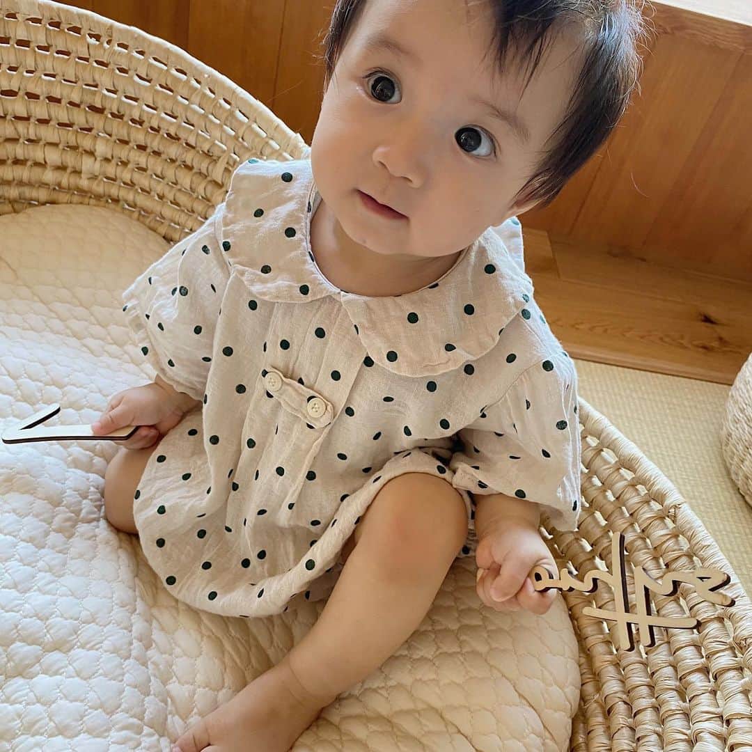 yuinaさんのインスタグラム写真 - (yuinaInstagram)「最後の月齢ﾌｫﾄ🥲 平均よりは小さいけど、ちゃんと大きくなったな〜🥹 久しぶりにｸｰﾌｧﾝにのせたらびっくり! 来月で、さなちゃんもママも1歳だね😊🤎 #月齢フォト #生後11ヶ月 #11month #instababies  #赤ちゃん #baby #👼🏻 #l4l」8月29日 13時32分 - yuina_xg