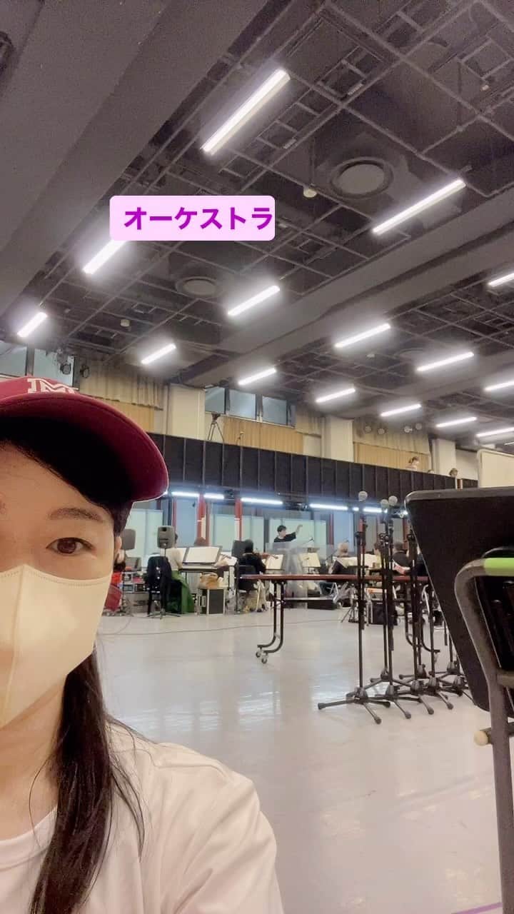 堀内敬子のインスタグラム：「いよいよ、オーケストラの練習も始まりまして🎵 合わせ始めます。  私も、そろそろマスクをつける場所ではつけるようにシフトします。（電車の中とかね）  自分の為に、周りの方の為に、お客様の為に😷  お届けできるように、みんなで頑張りますね！  #アナスタシア #オーケストラリハーサル #そろそろマスクも必要かな」