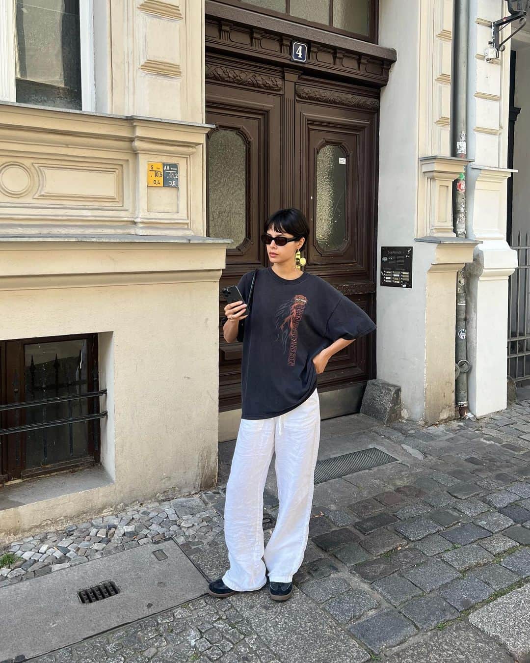 大屋夏南のインスタグラム：「Honeymoon week 3 Berlin 🇩🇪 ハネムーン3週目は念願のベルリン💫実はずっと来てみたかった街。いろんな人種とカルチャーが混ぜこぜになってるけどゆったりとしていて、なんか調和と自由をとても感じる場所で大好きになった。  追伸 今回はなにかとハチちゃんに縁のある旅です🐝唇にも止まってしばらく口の中に入ろうとしてた😂」