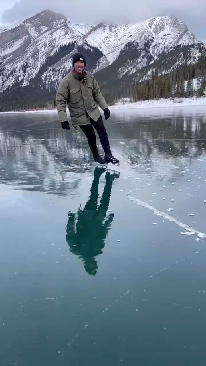 のインスタグラム：「Wild ice is something I have fallen in love with. The endless freedom a freshly, frozen over lake provides is something that is irreplaceable. I continually look forward to when I can get back out there and create some more amazing memories.   Filmed by @warrensharpephotography and @paulzizkaphoto   #wildice #frozenlakes #kananaskis #alberta #figureskating #winter #love」