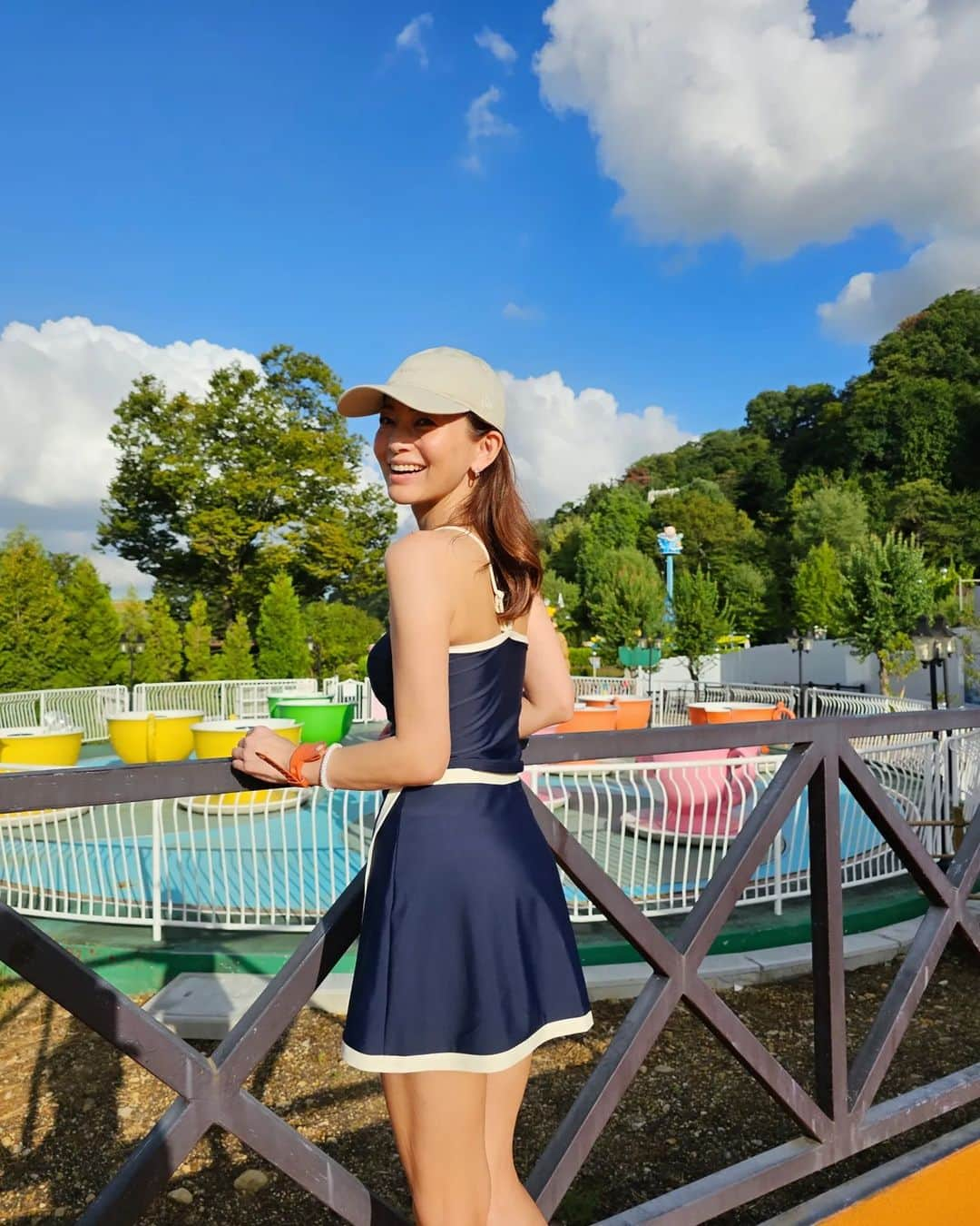 佐藤純さんのインスタグラム写真 - (佐藤純Instagram)「先日のよみうりランドのナイトプール🏊️  娘が学校の水着じゃイヤだ💦行く前に買って～💦  いや、そんな時間はない💢学校の水着でいいじゃん💥と出発前にひと悶着ありましてー。。。  そしたら、  『この間お母さんが着てた可愛い水着貸してー✋‼️』と。  久美ちゃんデザインのコラボ水着💕  @kumi511976 @reir_beach_active  セパレートになっているから、着やすいし😊  スカートも履いたら、そのままテニスもできちゃう🎾  もう、水着も共有できちゃうね🩱💕  次から取り合いになっちゃうじゃん🩱‼️  #よみうりランド #ナイトプール #プール #水着 #親子 #大日方久美子 ちゃん #reirbeach #reir #reirbeachactive #母は20年以上前の水着だわ #ママ #ママモデル #モデル #mama #mamamodel #model」8月29日 12時19分 - junsatoidea