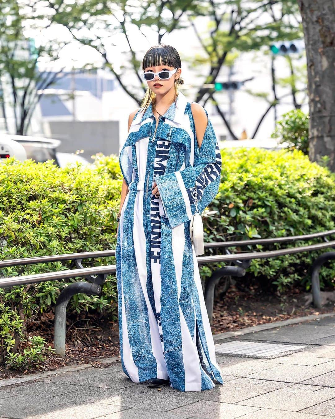 Harajuku Japanさんのインスタグラム写真 - (Harajuku JapanInstagram)「Tokyo Fashion Week has begun and we've been out meeting and photographing the creative people attending the runway shows. Most of the fashion shows are in Shibuya or Omotesando/Harajuku, so the streets of these areas are even more fashionable than usual. Here are a few of the street snaps we shot on the first day of Tokyo Fashion Week. 50+ snaps are published at TokyoScope (with a link in our bio directly to the photos). We're already back on the street shooting day two, so check our Instagram stories and TokyoScope for more Tokyo Fashion Week street snaps and fun soon. Thank you to everyone we've been lucky enough to meet on the street and let us know what you think of these looks in the comments!!」8月29日 12時11分 - tokyofashion