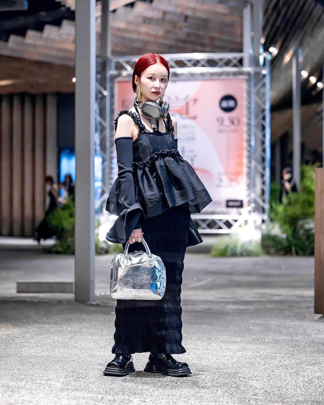 Harajuku Japanさんのインスタグラム写真 - (Harajuku JapanInstagram)「Tokyo Fashion Week has begun and we've been out meeting and photographing the creative people attending the runway shows. Most of the fashion shows are in Shibuya or Omotesando/Harajuku, so the streets of these areas are even more fashionable than usual. Here are a few of the street snaps we shot on the first day of Tokyo Fashion Week. 50+ snaps are published at TokyoScope (with a link in our bio directly to the photos). We're already back on the street shooting day two, so check our Instagram stories and TokyoScope for more Tokyo Fashion Week street snaps and fun soon. Thank you to everyone we've been lucky enough to meet on the street and let us know what you think of these looks in the comments!!」8月29日 12時11分 - tokyofashion