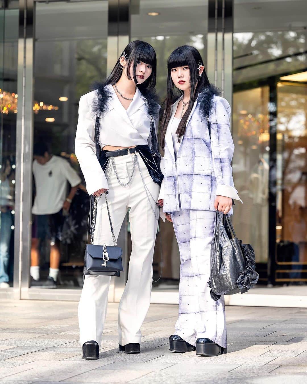 Harajuku Japanさんのインスタグラム写真 - (Harajuku JapanInstagram)「Tokyo Fashion Week has begun and we've been out meeting and photographing the creative people attending the runway shows. Most of the fashion shows are in Shibuya or Omotesando/Harajuku, so the streets of these areas are even more fashionable than usual. Here are a few of the street snaps we shot on the first day of Tokyo Fashion Week. 50+ snaps are published at TokyoScope (with a link in our bio directly to the photos). We're already back on the street shooting day two, so check our Instagram stories and TokyoScope for more Tokyo Fashion Week street snaps and fun soon. Thank you to everyone we've been lucky enough to meet on the street and let us know what you think of these looks in the comments!!」8月29日 12時11分 - tokyofashion