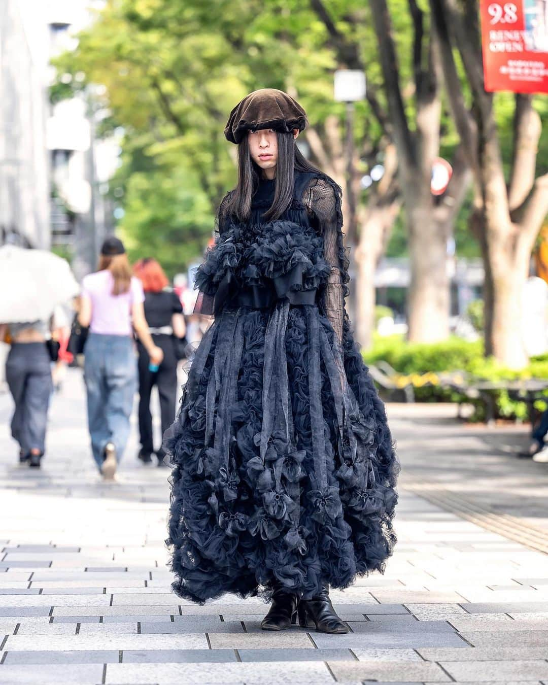 Harajuku Japanさんのインスタグラム写真 - (Harajuku JapanInstagram)「Tokyo Fashion Week has begun and we've been out meeting and photographing the creative people attending the runway shows. Most of the fashion shows are in Shibuya or Omotesando/Harajuku, so the streets of these areas are even more fashionable than usual. Here are a few of the street snaps we shot on the first day of Tokyo Fashion Week. 50+ snaps are published at TokyoScope (with a link in our bio directly to the photos). We're already back on the street shooting day two, so check our Instagram stories and TokyoScope for more Tokyo Fashion Week street snaps and fun soon. Thank you to everyone we've been lucky enough to meet on the street and let us know what you think of these looks in the comments!!」8月29日 12時11分 - tokyofashion