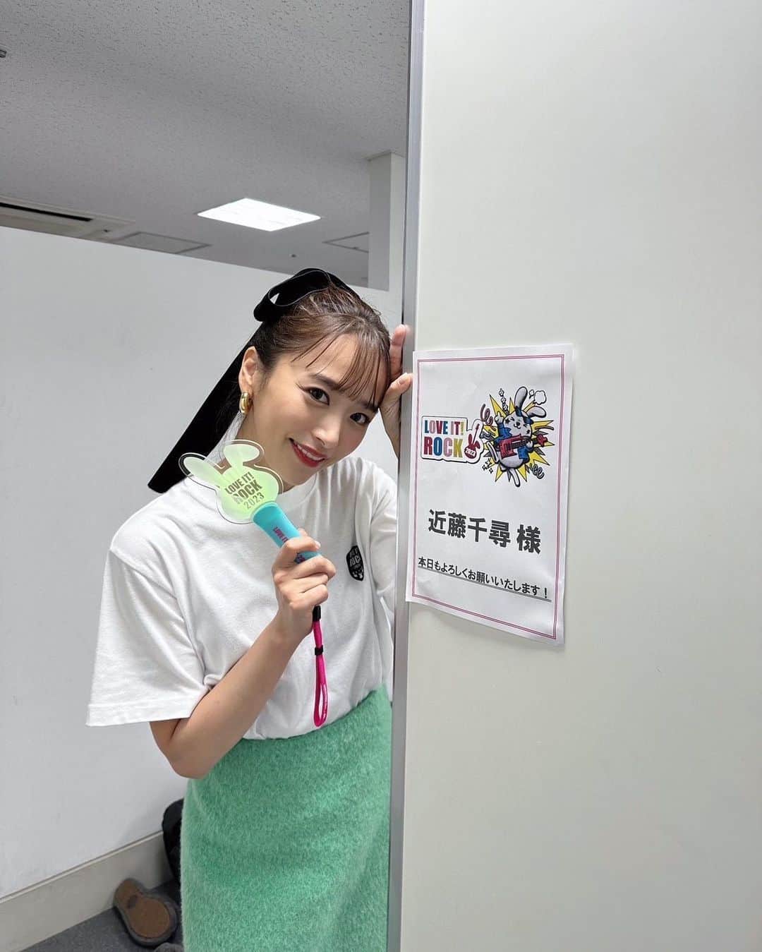 近藤千尋のインスタグラム：「ラヴィットロックの余韻がまだありますが 夏休み最後のお出かけしてました😍💗笑  ラヴィットロックは 演者さんや事務所さんからの ケータリングも豪華でした🎵 私からはI'mドーナツ🍩❤️❤️ かき氷🍧や駄菓子も最高でしたん☺️👏  この日はずっとギャルピース✌️してたなぁ、、笑 ひーぼぉくんも嬉しそうでした💗笑」
