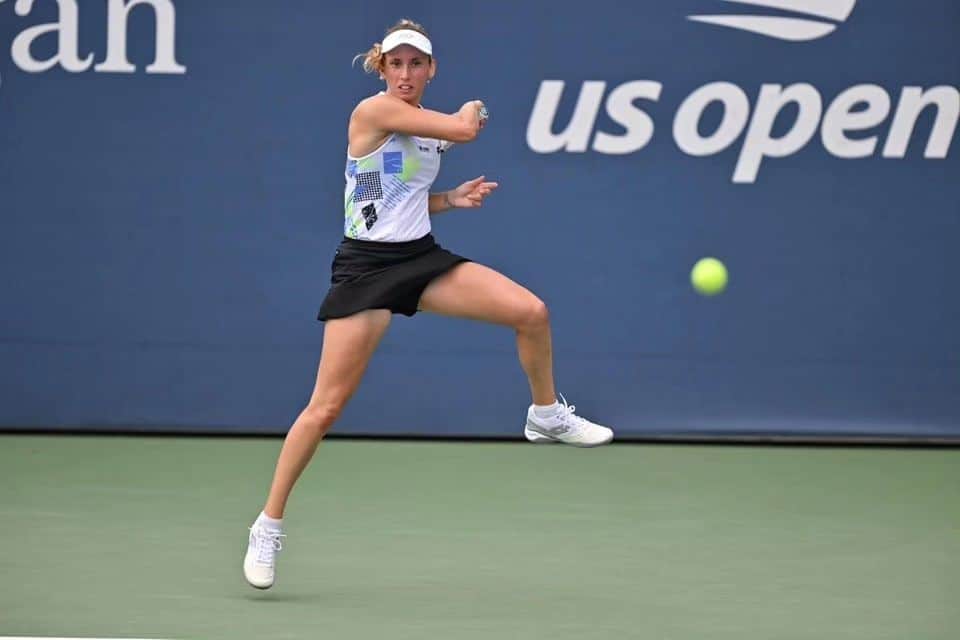 エリーゼ・メルテンスさんのインスタグラム写真 - (エリーゼ・メルテンスInstagram)「1️⃣st round rollercoater ride 🎢 3️⃣ match points saved and into the 2nd round!  #usopen」8月29日 12時23分 - mertenselise