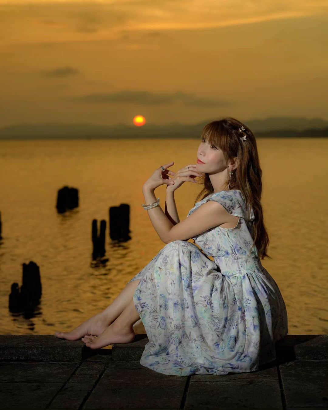 Mari Shimizuさんのインスタグラム写真 - (Mari ShimizuInstagram)「夕焼け❤️雨女のため、あまり良い夕焼けに恵まれたことがありません😅 はれて欲しい時に晴れてくれないので困りもので、ございます😅」8月29日 12時25分 - magohinyon