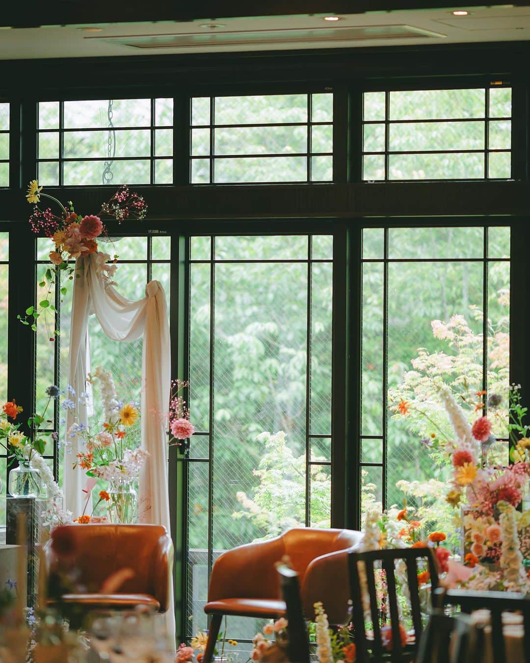THE SODOH WEDDING OFFICIALさんのインスタグラム写真 - (THE SODOH WEDDING OFFICIALInstagram)「. main flower おふたりを彩る装花 専属のフラワーコーディネーターが おふたりだけの空間づくりを お手伝いいたします  . Photo by @kyoto_laviephotography  >>@sodoh_wedding   #sodoh花嫁#thesodohhigashiyamakyoto  #ザソウドウ東山京都#ソウドウ#sodoh#weddingdress #結婚式 #thetreatdressing#プレ花嫁#卒花嫁#結婚準備#式場探し#関西花嫁#京都花嫁#入籍#プロポーズ#前撮り#ウェディングドレス#ウェディングヘアメイク　#トリートドレッシング#ウェルカムスペース#和装　#ウェルカムスペース #ウェルカムグッズ   THE SODOH HIGASHIYAMA KYOTO」8月29日 12時29分 - sodoh_wedding