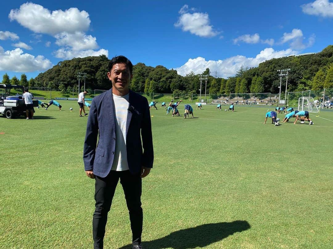 太田吉彰のインスタグラム：「ジュビロ磐田　大久保グラウンド  練習取材⚽️  引退後、久しぶりに大久保グラウンドにきました❗️  今週のSBSテレビみなスポで放送予定です😊　  監督、選手、スタッフ、関係者の皆様 ありがとうございました‼️  #ジュビロ磐田 #大久保グラウンド #SBS  #静岡放送　#みなスポ」