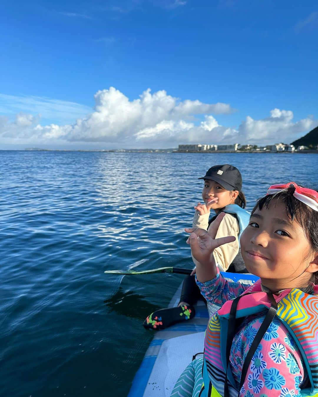 谷口博之のインスタグラム：「子供達と海に！ この夏もあまり遊べずにごめんね🙏  海もきれいで魚も見れて満足そうでした(^^)」