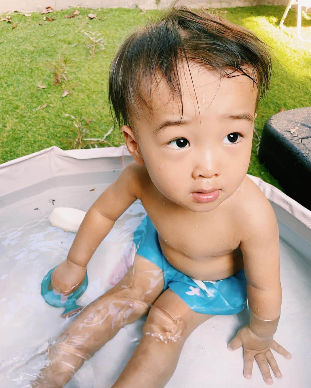 Kozue Kawabeさんのインスタグラム写真 - (Kozue KawabeInstagram)「想像以上に暑すぎたのと、プール小さくて。あまり沢山はおうちプールできませんでしたが…。 海や大きいプールで、夏遊び満喫。すっかり小麦色になりました🍉  水着 @tinycottons  #2歳 #2歳男の子 #2歳児 #子供のいる暮らし #子供のいる生活 #ママライフ #新米ママ #新米ママと繋がりたい  #親バカ #親バカ部 #むすこーで #おうちプール #庭 #庭のある暮らし #tinycottons #夏休み #夏休みの思い出 #プール #水遊び」8月29日 12時47分 - miyaco8
