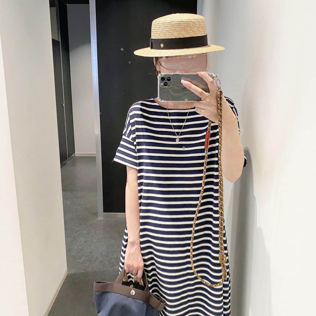 のインスタグラム：「🇬🇷 ・ 昼間は暑くても やっと夜は涼しくなってきました♡ カンカン帽は被り納めかな☺︎ ・ ・ #coordinate #コーディネート #コーデ #今日の服 #シンプルコーデ #プチプラコーデ #ママコーデ #着回しコーデ #シンプル #プチプラ #ママ #着回し #韓国ファッション #orcival #オーシバル #birkenstock #hervechapelier #田中帽子店 #ロカリ」
